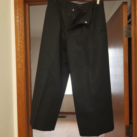 Dress pants from Banana Republic, size 6 very good with boots. They are capris - Picture 1 of 3